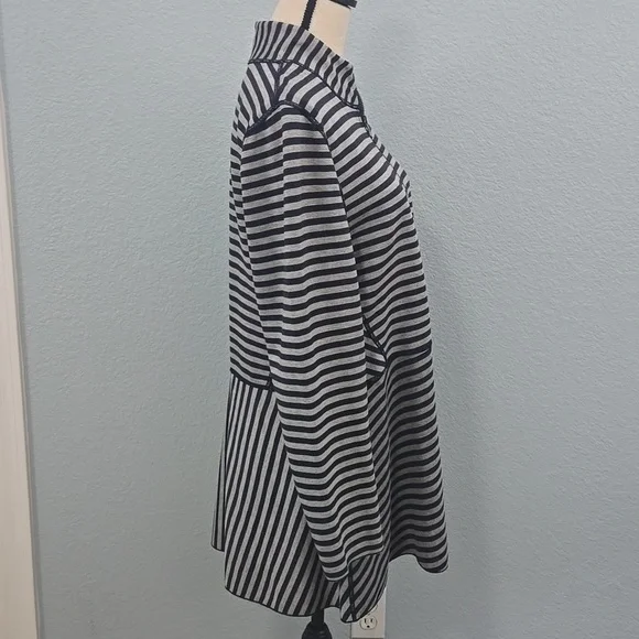 SOFT SURROUNDINGS Althea Reversible Striped Peplum Navy Gray Zip Up Jacket Sz XL - Picture 8 of 14